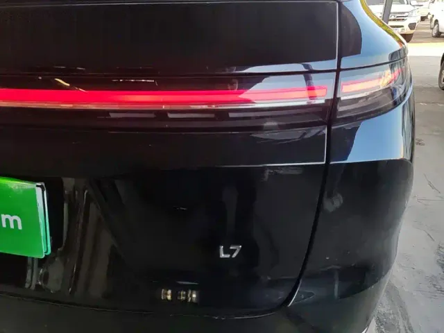 Li Auto L7 — Фото автомобиля 7