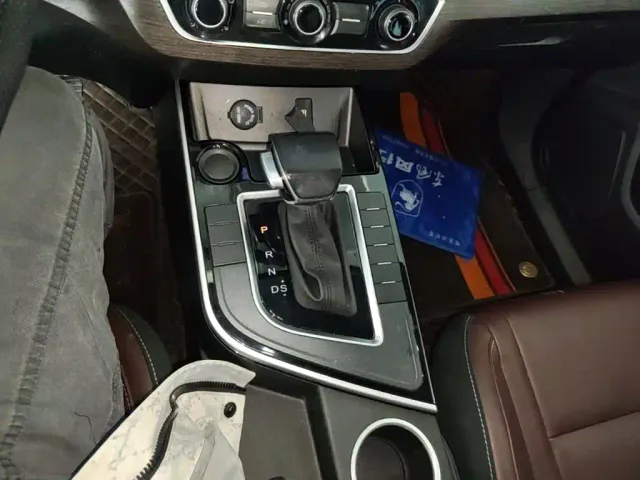 Forthing T5 — Фото автомобиля 13