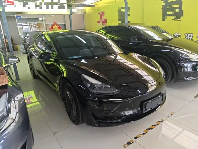 Tesla Model 3 — Фото автомобиля 3