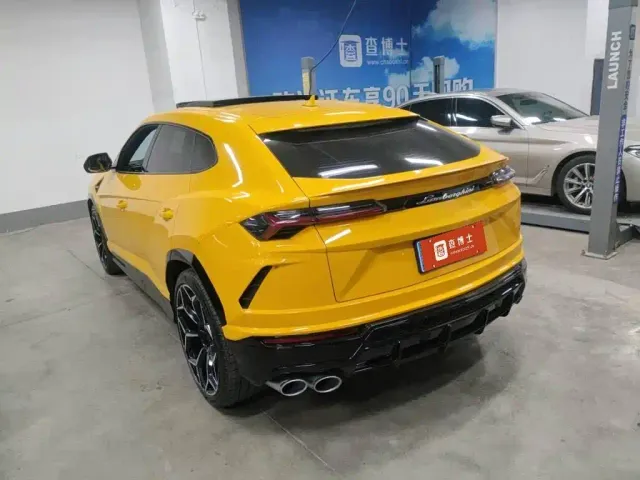 Lamborghini Urus — Фото автомобиля 4