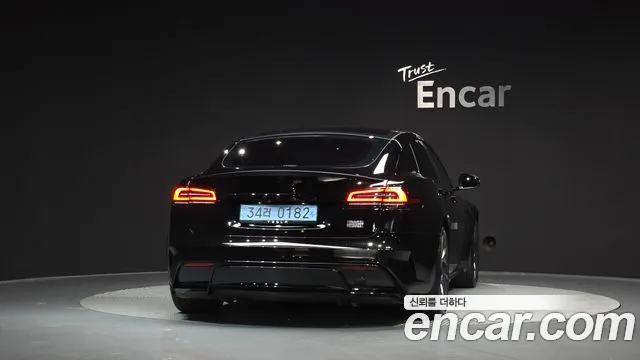 Tesla Model S — Фото автомобиля 4