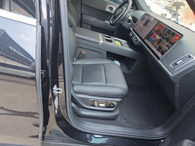 Li Auto L8 — Фото автомобиля 17