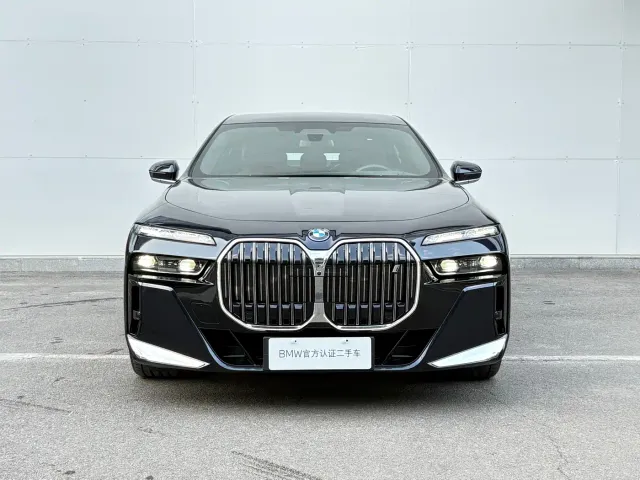 BMW i7 — Фото автомобиля 2