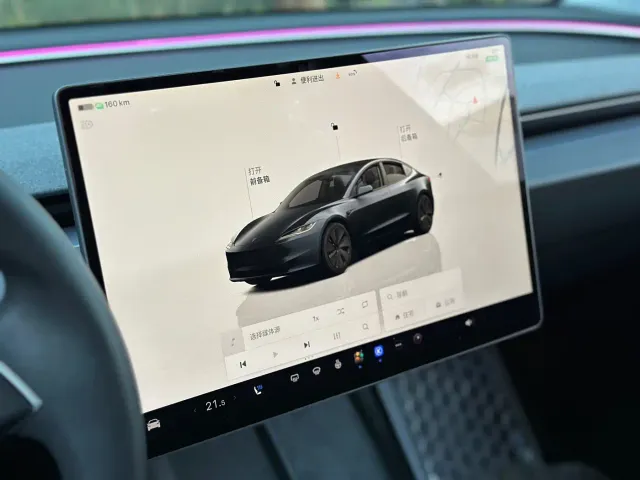 Tesla Model 3 — Фото автомобиля 13