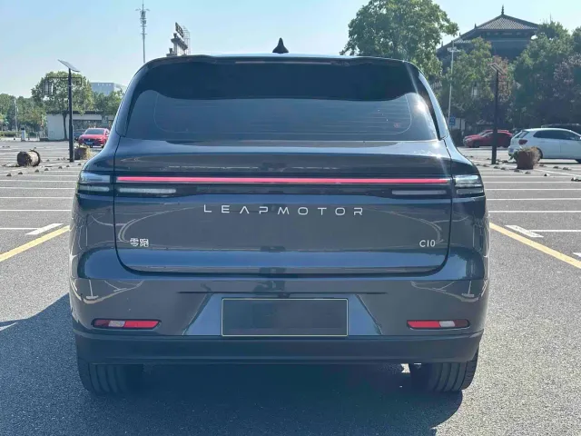 Leapmotor C10 — Фото автомобиля 8
