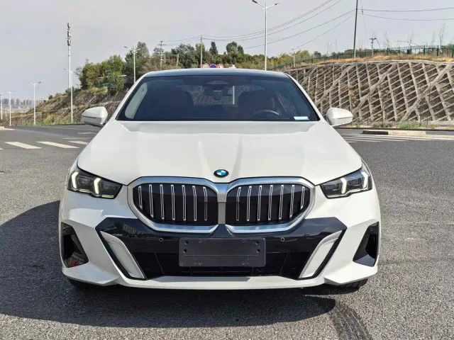 BMW 5 Series — Фото автомобиля 2