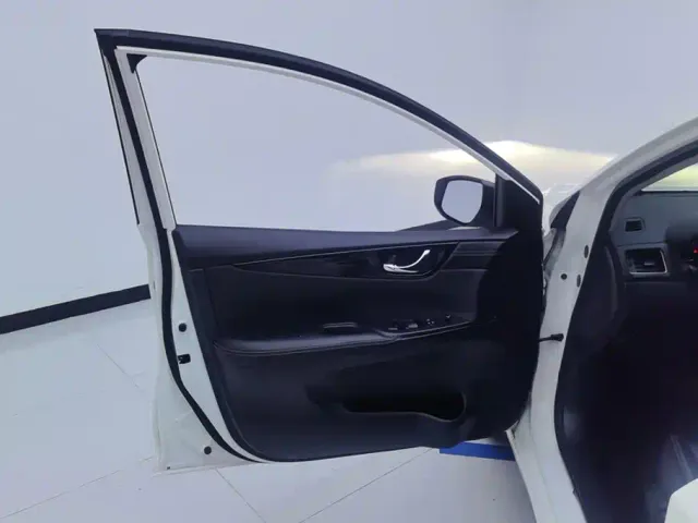 Nissan Tiida — Фото автомобиля 7