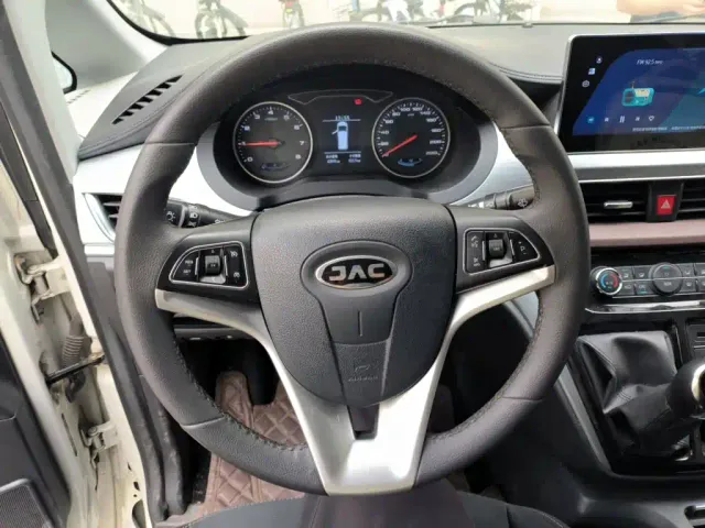 JAC Refine M3 — Фото автомобиля 2