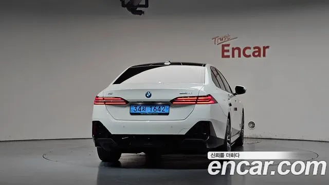 BMW i5 G60 — Фото автомобиля 4