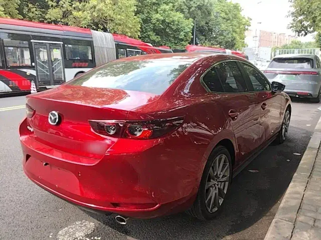 Mazda Axela — Фото автомобиля 6