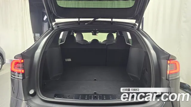 Tesla Model X — Фото автомобиля 25