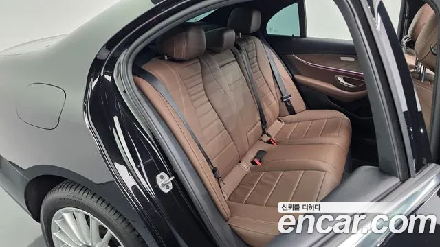 Mercedes-Benz E-Class — Фото автомобиля 7