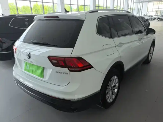 Volkswagen Tiguan L — Фото автомобиля 4