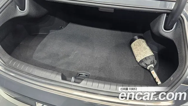 Hyundai Grandeur Grandeur (GN7) 2.5 Бензин 2WD — Фото автомобиля 30