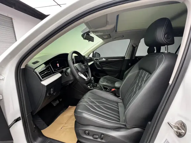 Volkswagen Tiguan L — Фото автомобиля 7