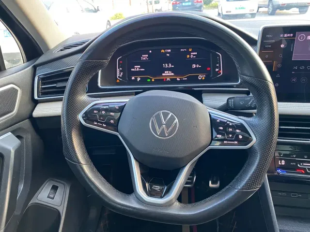 Volkswagen Tiguan L — Фото автомобиля 16
