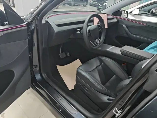 Tesla Model Y — Фото автомобиля 15