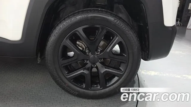 Jeep Renegade — Фото автомобиля 19