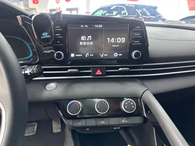Hyundai Elantra — Фото автомобиля 8