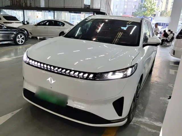 Фотография автомобиля — Dongfeng eπ 008