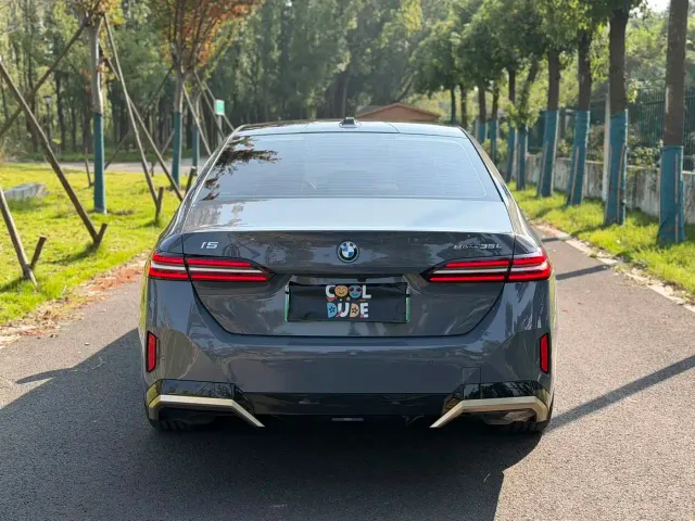 BMW i5 — Фото автомобиля 5