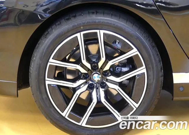 BMW 7-Series 7 серия (G70) 740i xDrive M Sport — Фото автомобиля 5