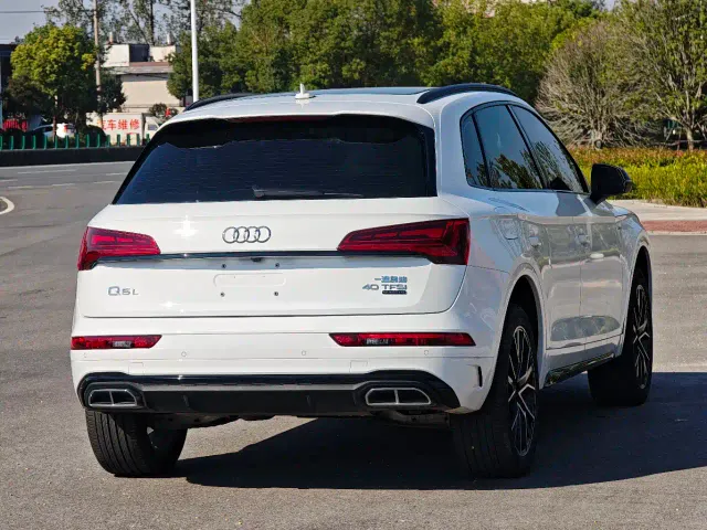 Audi Q5L — Фото автомобиля 5