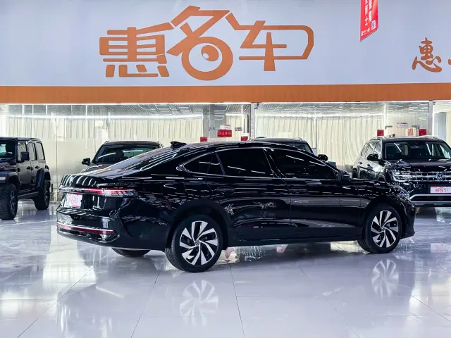 Volkswagen Passat — Фото автомобиля 15