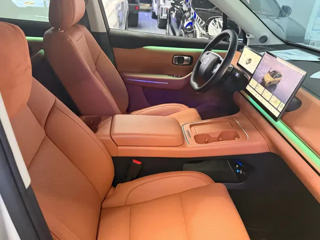 Leapmotor C10 — Фото автомобиля 11