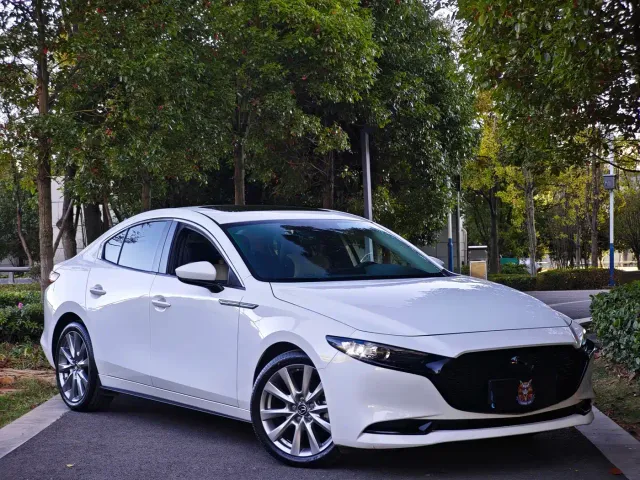 Mazda Axela — Фото автомобиля 3