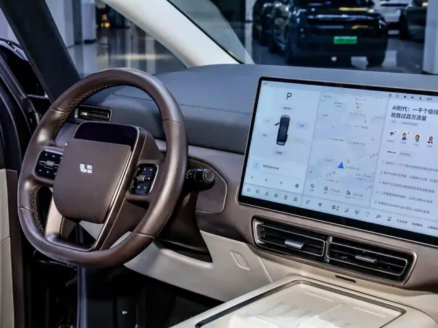 Li Auto MEGA — Фото автомобиля 27