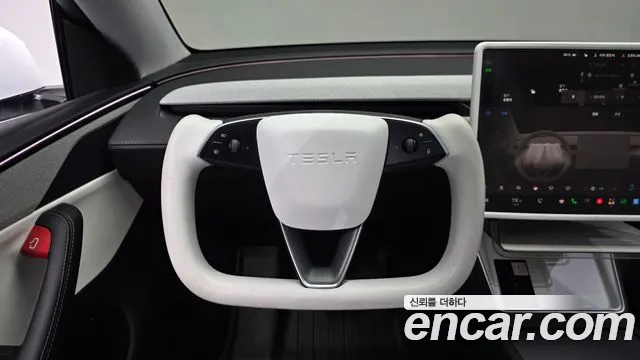 Tesla Model Y — Фото автомобиля 13