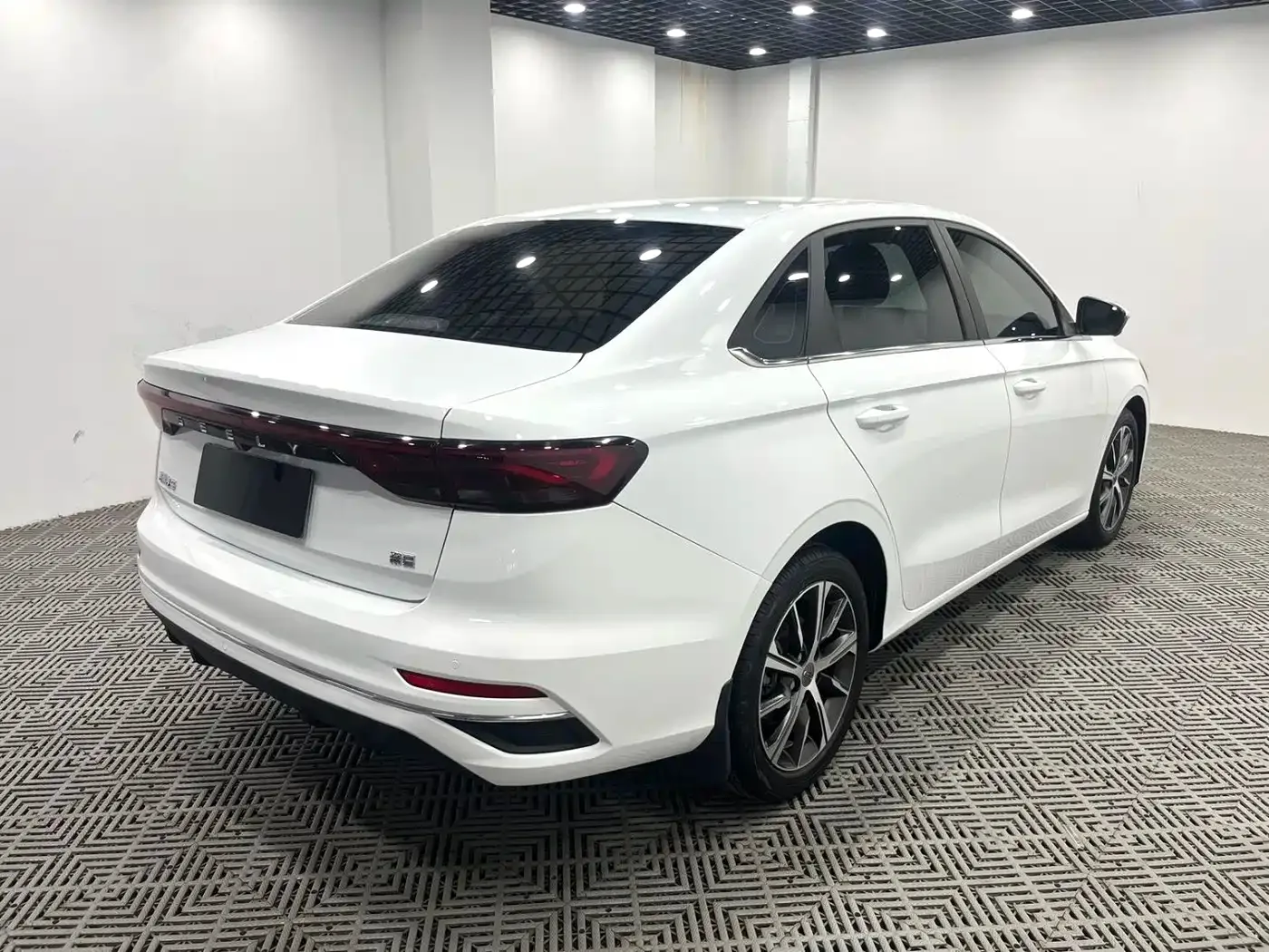 Geely Emgrand 2022 4th Generation 1.5L CVT Premium — Фото автомобиля 9