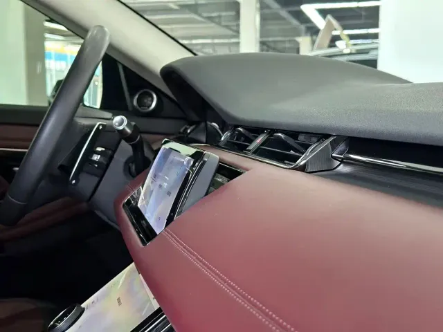 Land Rover Range Rover Evoque 2021 Range Rover Evoque L 249PS R-Dynamic First Edition Launch Edition — Фото автомобиля 25