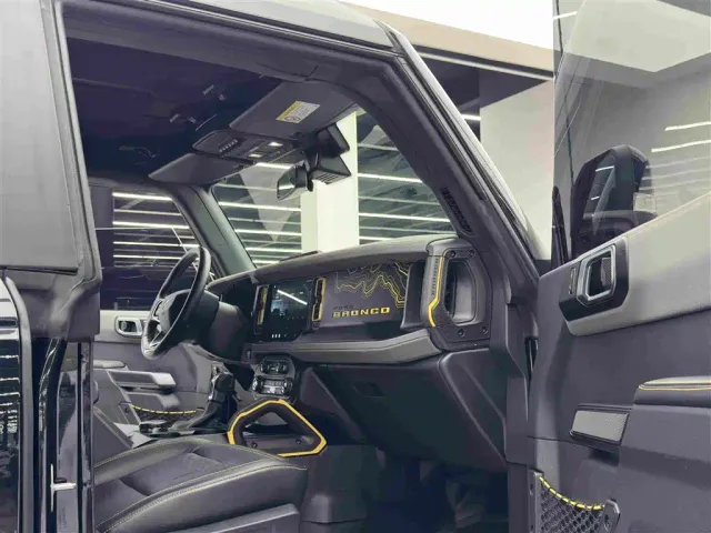 Ford Bronco — Фото автомобиля 10