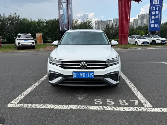 Volkswagen Tiguan L — Фото автомобиля 2