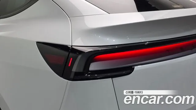 Tesla Model Y — Фото автомобиля 8