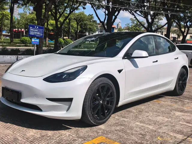 Фотография автомобиля — Tesla Model 3