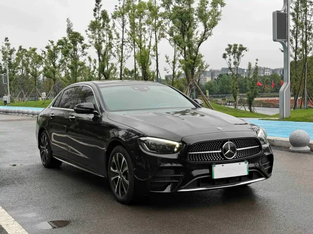 Mercedes-Benz E-Class — Фото автомобиля 2