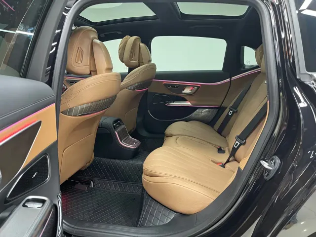 Mercedes-Benz E-Class — Фото автомобиля 16