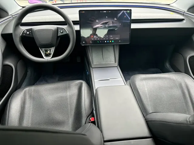 Tesla Model 3 — Фото автомобиля 8
