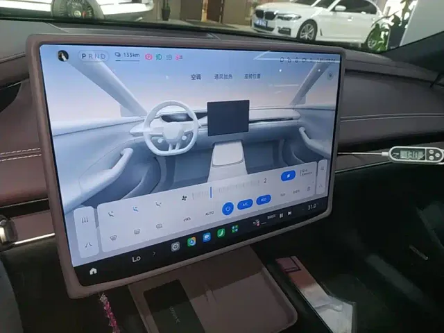 Xiaomi SU7 — Фото автомобиля 12