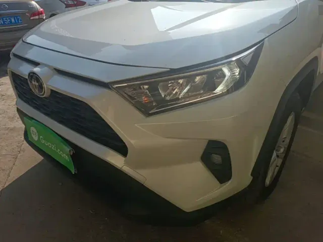 Toyota RAV4 — Фото автомобиля 23
