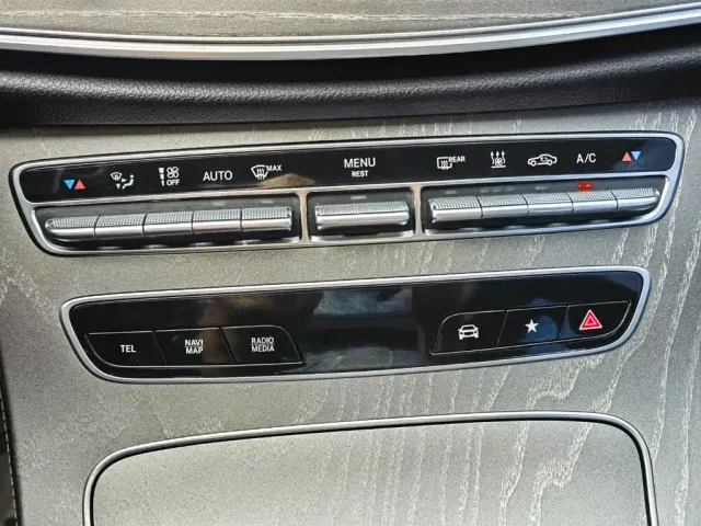 Mercedes-Benz E-Class — Фото автомобиля 22