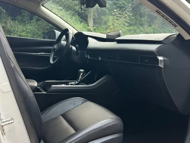 Mazda Axela — Фото автомобиля 10