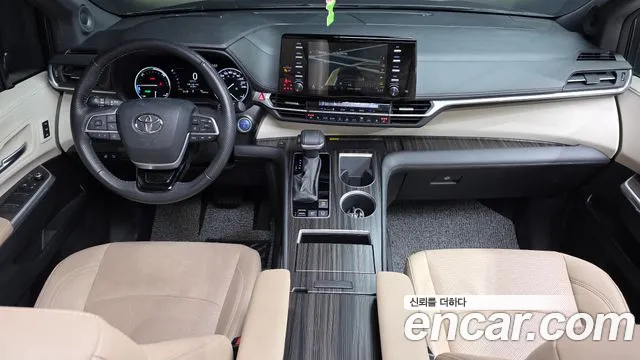 Toyota Sienna — Фото автомобиля 7