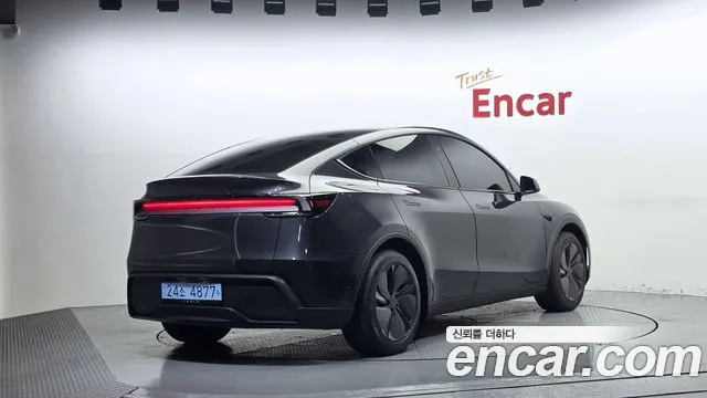 Tesla Model Y — Фото автомобиля 2