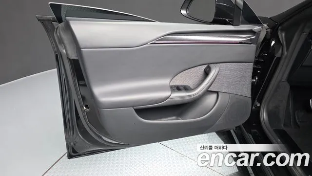 Tesla Model S — Фото автомобиля 13