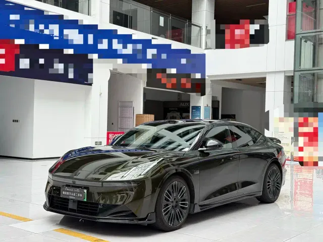 Фотография автомобиля — Lynk & Co 10 EM-P