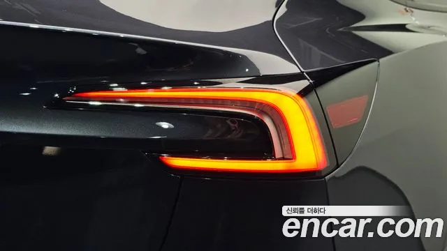 Tesla Model 3 — Фото автомобиля 8